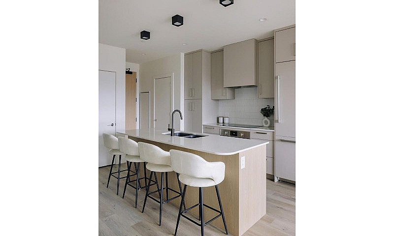 3300 Lakeshore Road ...