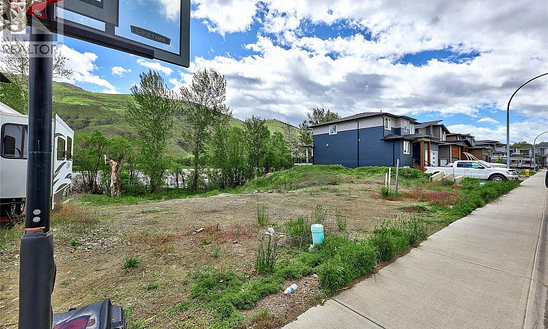 2728 Beachmount Cres...