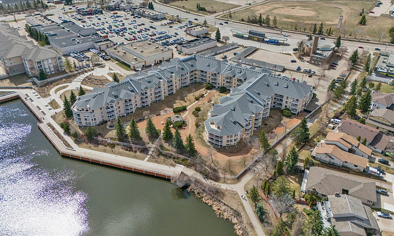 18+ Condo On Beaumar...