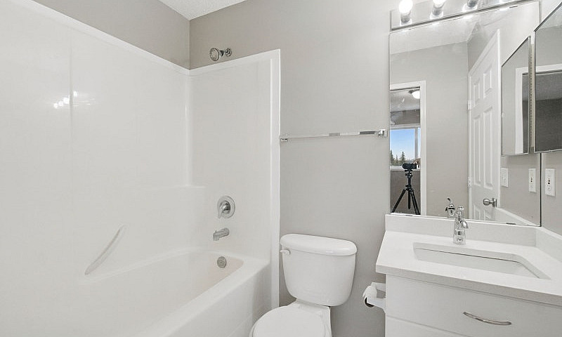 Renovated, Single Fa...