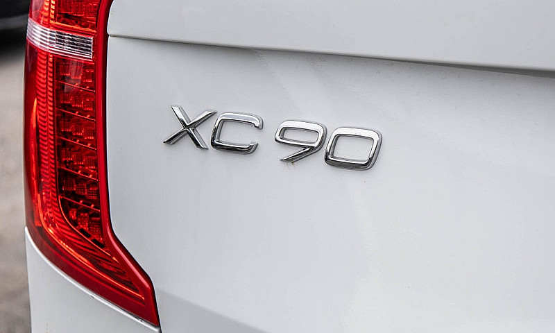 2023 Volvo Xc90...