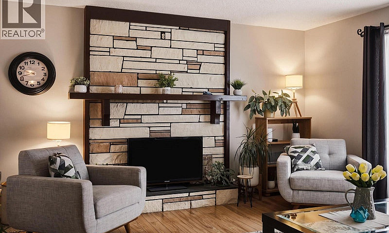 1025 Pigeon Avenue W...