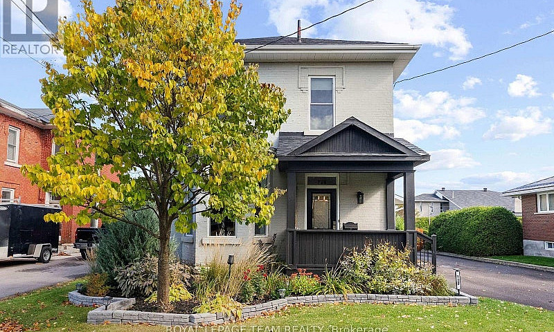 729 Raglan Street S ...