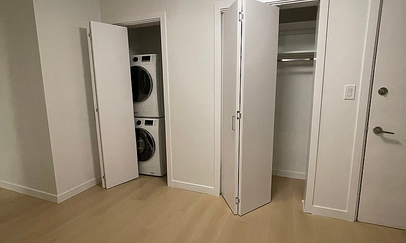 Stunning 2 Bedroom/1...