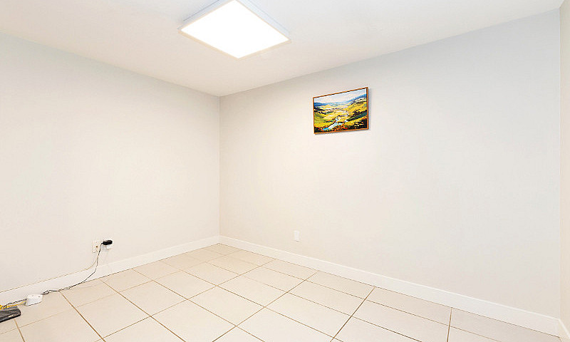 New Listing, Huge 11...