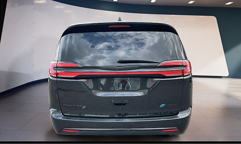 2022 Chrysler Pacifi...