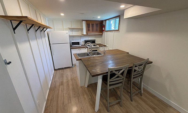 1 Bed, 1 Bath - Lowe...