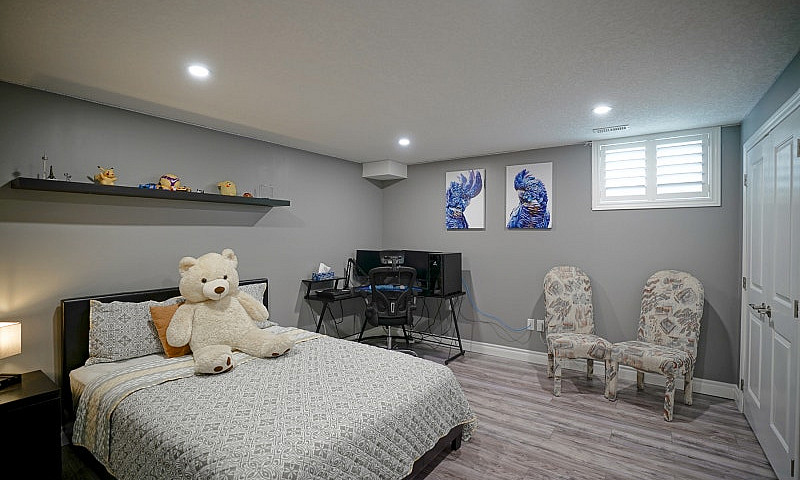 Stunning Bungalow, 8...