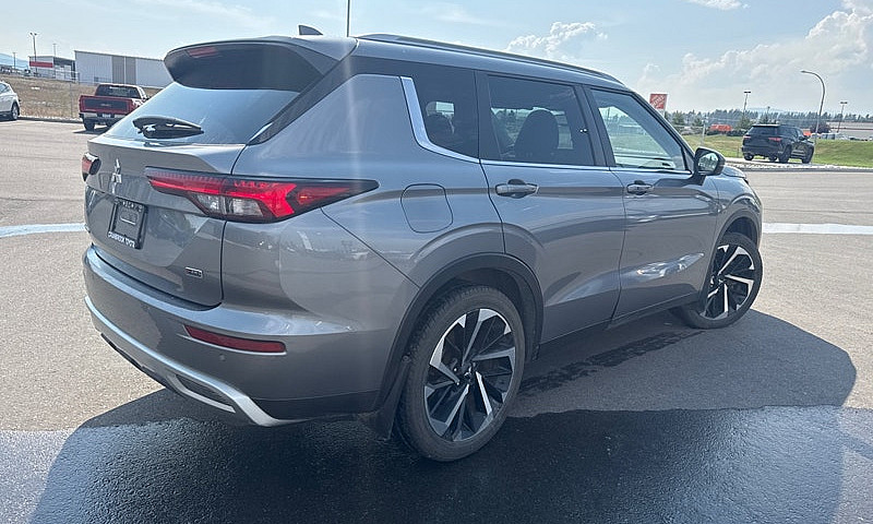 2023 Mitsubishi Outl...