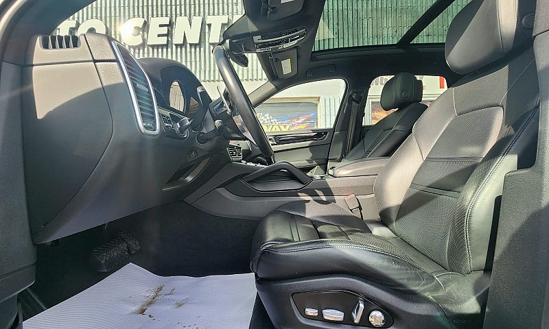 2019 Porsche Cayenne...