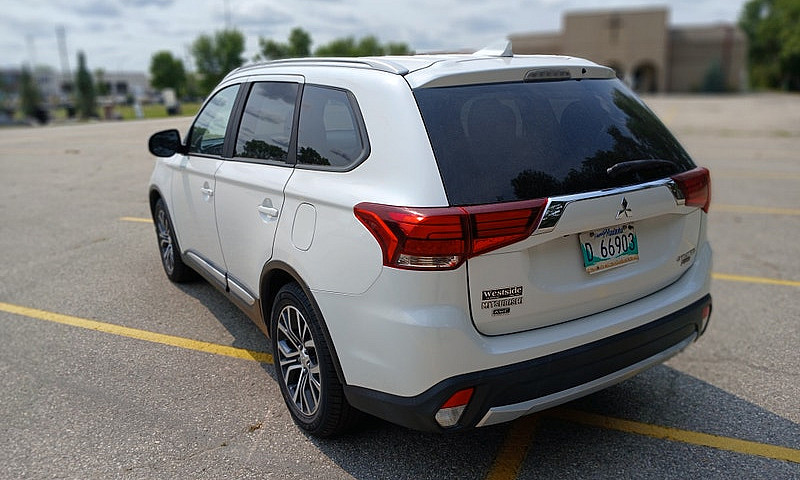 2018 Mitsubishi Outl...