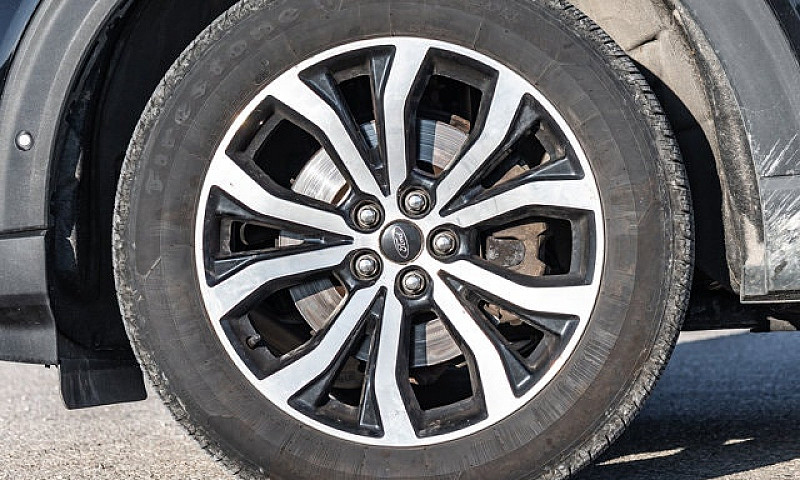 2021 Ford Explorer S...