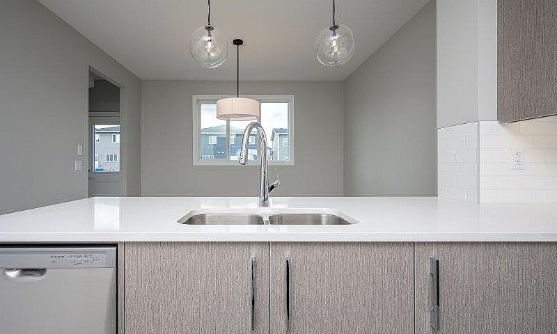 Bright & Spacious Ne...