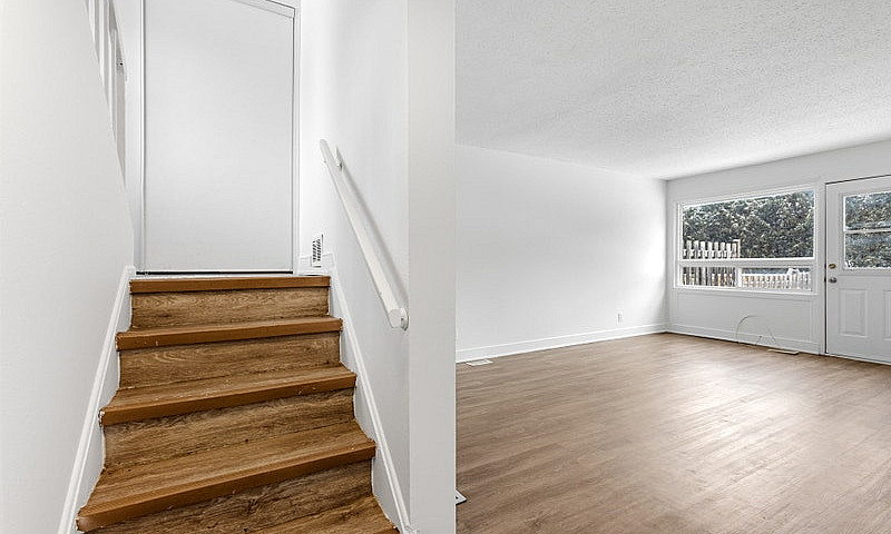 2 Bedrooms House For...