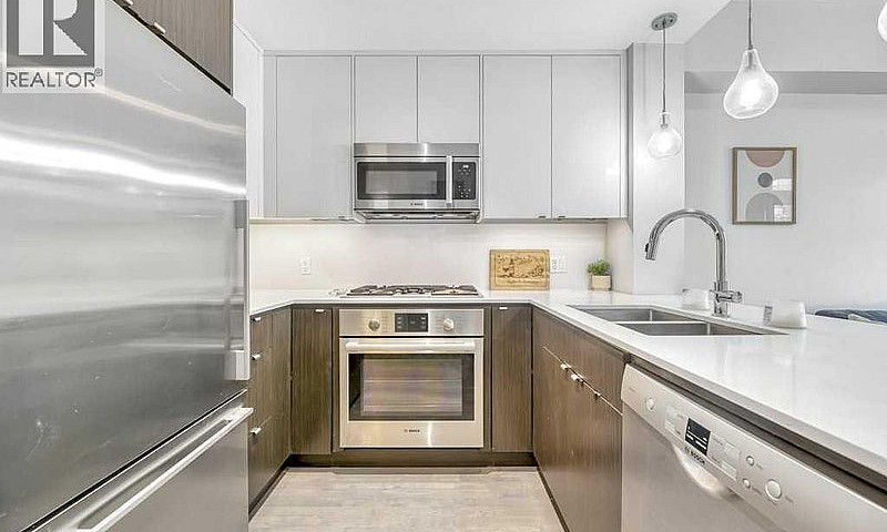 328, 305 18 Avenue S...