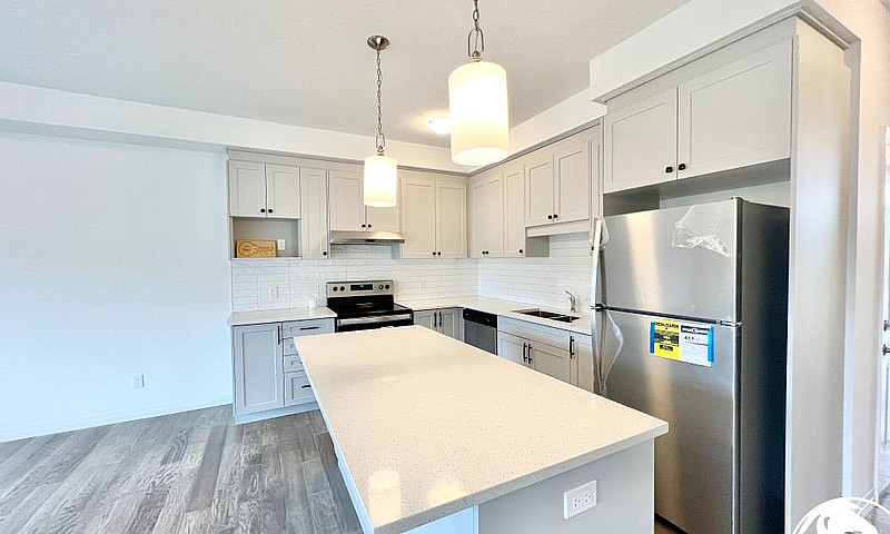 3 Bed 2.5 Bath - Fre...