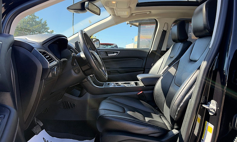 2022 Ford Edge Titan...