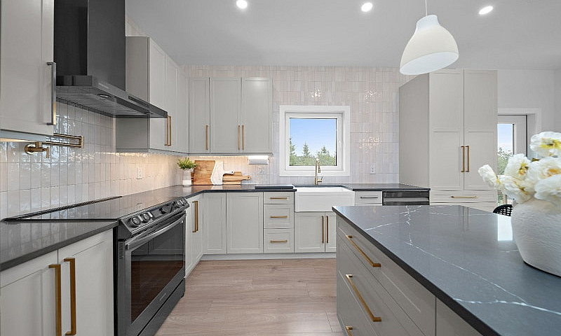 Stunning 5 Bed, 3 Ba...