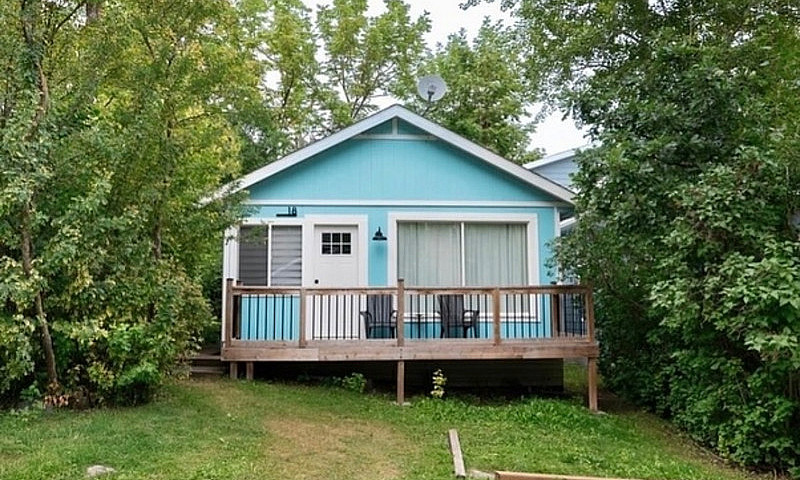 Grand Beach Cabin...