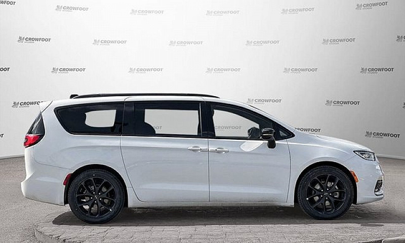 2025 Chrysler Pacifi...