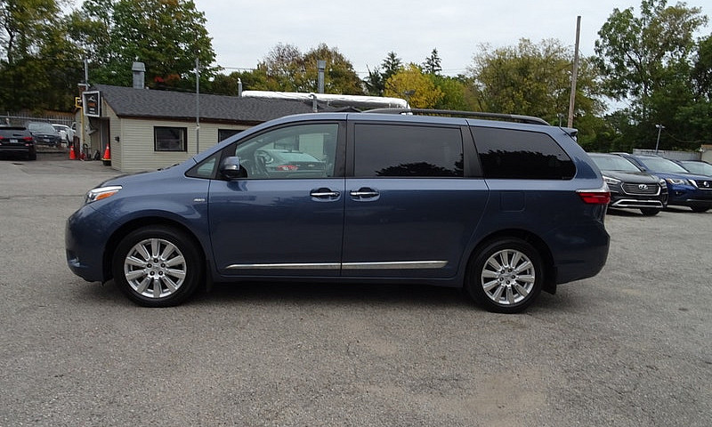 2017 Toyota Sienna ...