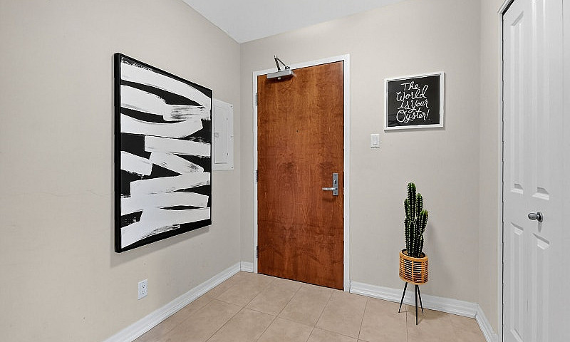 242 Rideau Street #2...