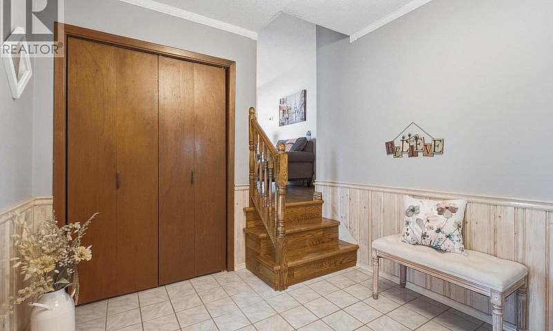 70 Country Club Pl S...