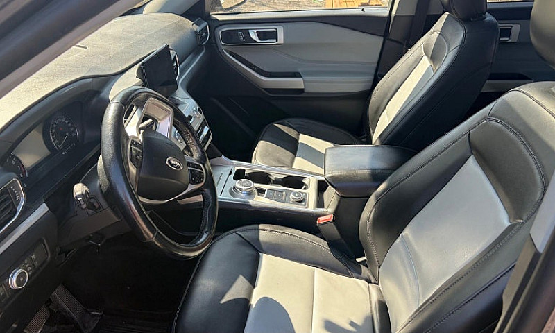 2022 Ford Explorer X...