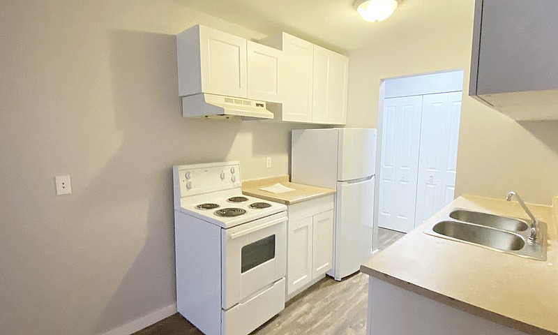 Spruce Manor - 1 Bed...