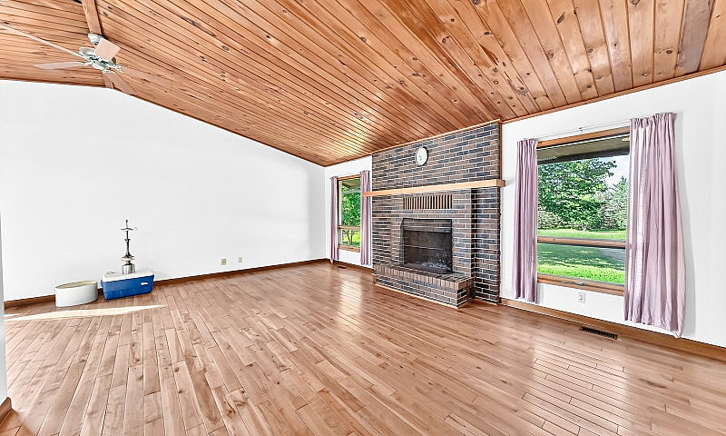 Sprawling Bungalow O...