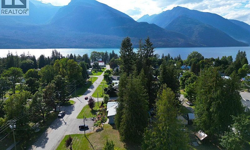 416 Slocan Avenue Ne...