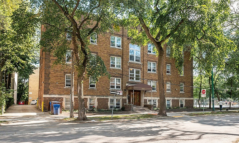400 Assiniboine- Cam...