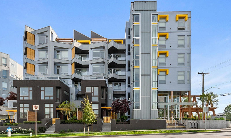 6 32828 Landeau Plac...