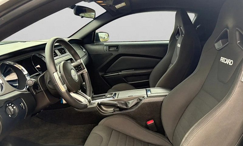 2013 Ford Mustang 2D...