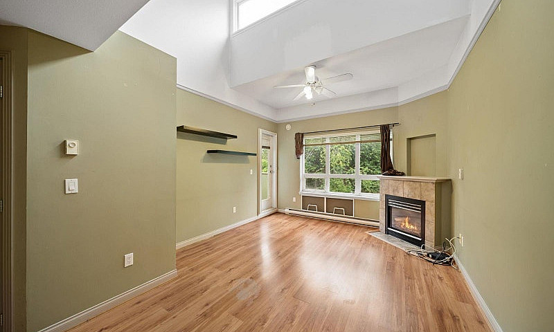 410 14377 103 Avenue...