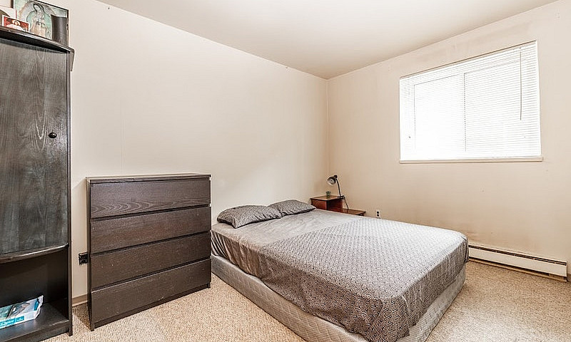 285 Midwinter Ave- E...