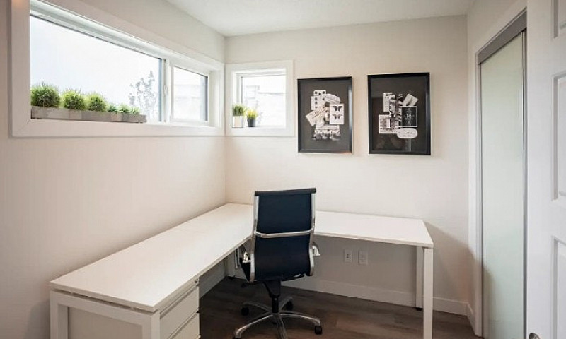 Edmonton-Corner Unit...