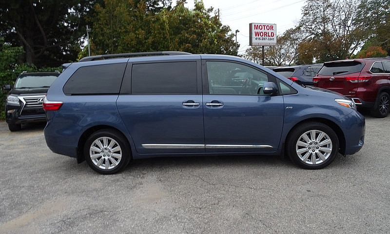 2017 Toyota Sienna ...