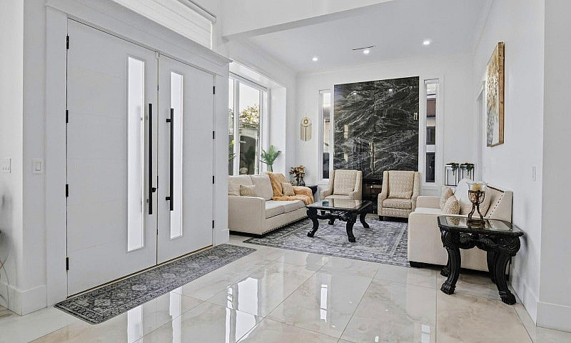 17925 56A Avenue Sur...