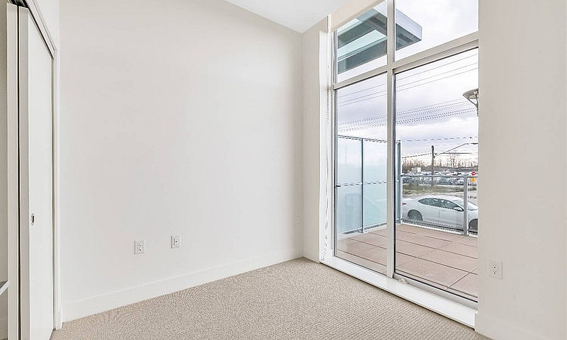 3559 E Kent Ave N...