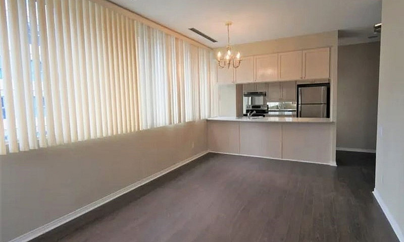 555 Yonge St - 703...