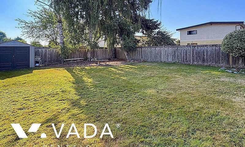 Steveston 3 Br Upper...