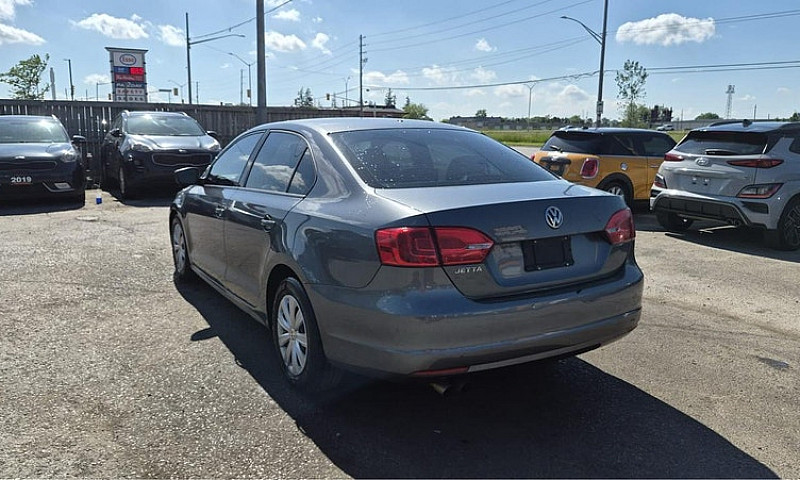2013 Volkswagen Jett...