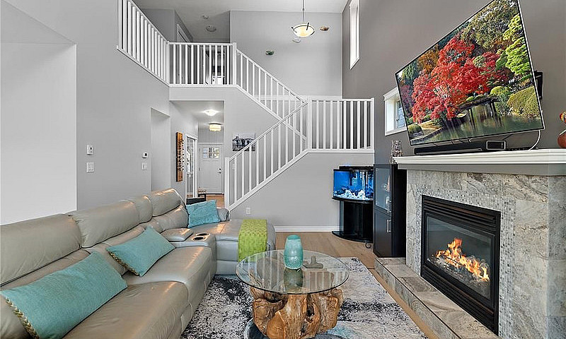 Stunning, 4 Bedroom,...