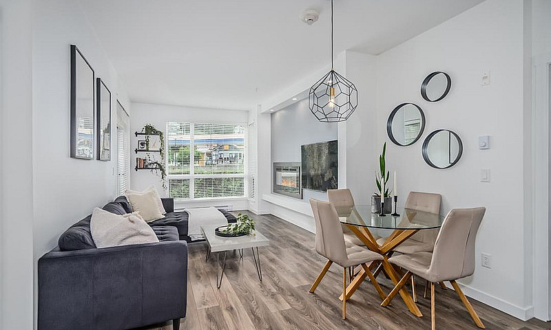 206 2242 Whatcom Roa...