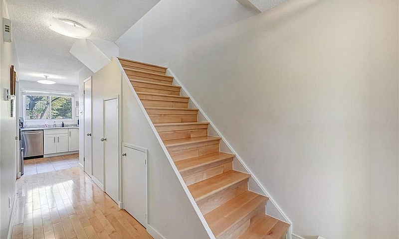 5 1120 Dorchester Av...