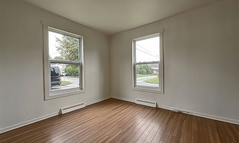 $396,000 - 1 1/2 Sto...