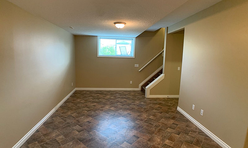195B Loutit Rd...