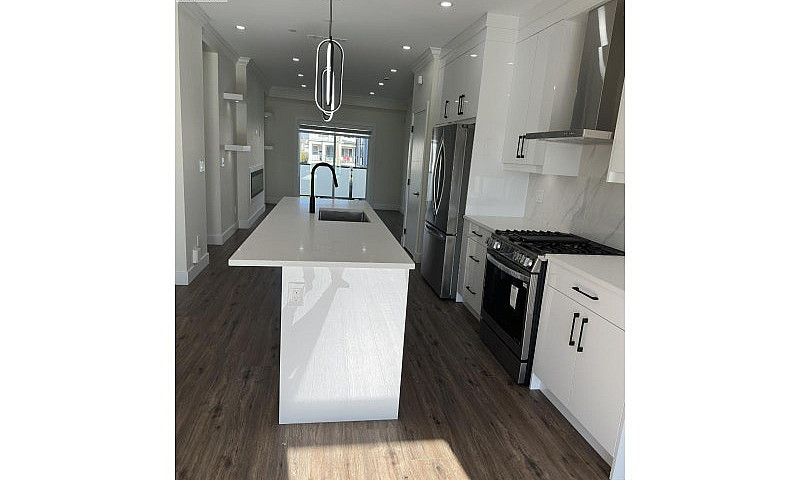 28 1115 Roma Avenue ...