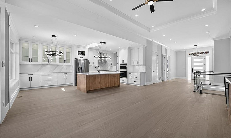 Luxurious 8 Bed Home...